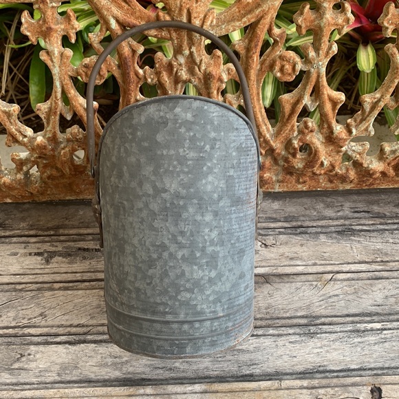 Vintage Galvanized Bucket with Handle - Picture 2 of 7